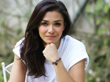 Mainkan Karakter Utama, Adinia Wirasti Harus Siap Jadi Single Parent di Film 'Susah Sinyal'