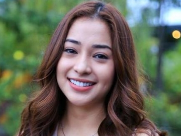 Gerakan Yoga Ekstrem, Netizen Salah Fokus ke Bagian Dada Nikita Willy