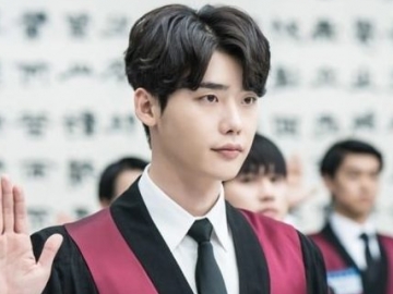 Kecenya Penampilan Lee Jong Suk Jadi Jaksa di Teaser 'While You Were Sleeping'