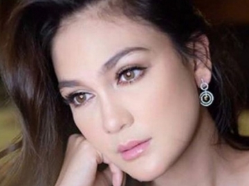 Hangout Bareng Teman-temannya, Luna Maya Tampil Tomboy