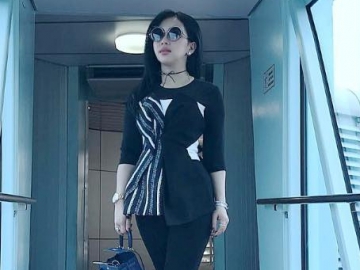 Dikira Jutaan, Ternyata Harga Celana Unik Milik Syahrini Ini Cukup Terjangkau