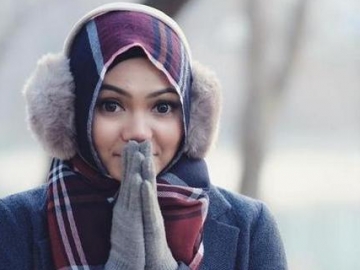 Diprotes Soal Postingan 'Bodoh', Rina Nose Kembali 'Perang' dengan Netter