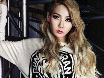 Tampil Keren Dibalut Denim Seksi, CL Malah Dibully Gara-Gara Makeup
