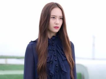 Tampil Cantik Memukau di Bandara, Krystal f(x) Potong Rambut? 