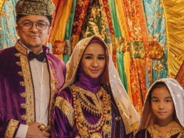 FOTO: Kehidupan Baru Laudya Cynthia Bella Setelah Menikah, Urus Suami dan Antar Anak Sekolah