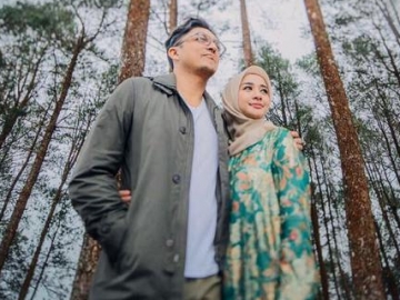 Laudya Cynthia Bella Peluk Mesra Engku Emran, Netizen: Romantis