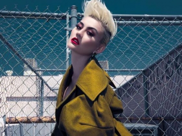 Dibalut Busana 'Kece' Ini, Agnes Monica Beri Bocoran Soal Single Terbaru?