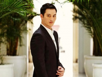 Mike Lewis Foto Tanpa Baju, Bulu Ini Buat Netter Gagal Fokus