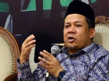 Demi Pantau Twitter, Fahri Hamzah Ternyata Punya Layar Super Besar di Ruang Kerjanya