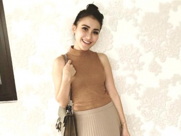 Akun Bisnis Kue Diserang Haters, Ayu Ting Ting Tetap Percaya Diri Jalani Pemotretan