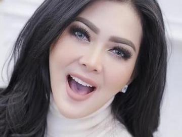 Syahrini Pakai Celana Terawang Harga Puluhan Juta, Netizen Ribut Soal Sumber Dana