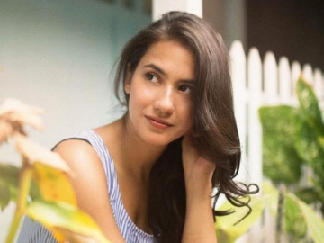 Pevita Pearce Lakukan Gerakan Ekstrim Saat Yoga, Foto Terakhir Bikin Melongo