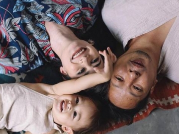 FOTO: Pemotretan Seru & Kocak ala Keluarga Ringgo Agus Rahman Bareng Si Kecil Bjorka