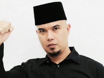 Diduga Salah Tulis 'Wifey' Jadi 'Wifi', Ahmad Dhani Jadi Bulan-Bulanan Netter