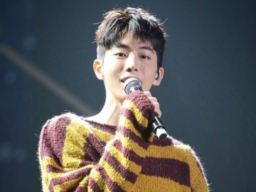 Ungkap Cara Terbaik Lewati Masa Muda, Nam Joo Hyuk Tampan Elegan di Pemotretan Ini