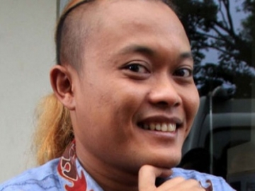 Suapi Sang Ayah yang Terbaring di Rumah Sakit, Sule Bikin Netizen Berlinang Air Mata