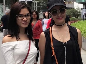 FOTO: Liburan Sekaligus School Tour, Iis Dahlia Ikut Anak Perempuannya ke London