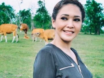 Mesra dengan Bule Tampan Ini, Maia Estianty Diminta Segera Menikah