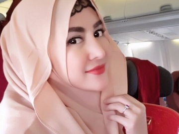 Cynthiara Alona Lepas Hijab dan Berpenampilan Bak Bule, Netter: Nenek Sihir