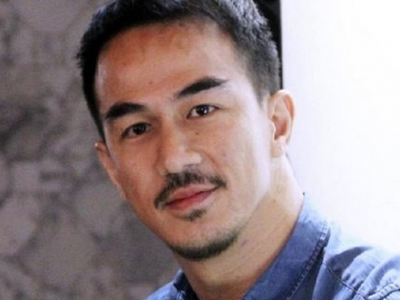 Nyanyi Lagu Ini Sambil Main Gitar, Joe Taslim Bikin Netizen Kesengsem
