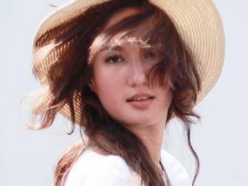 Hobi Traveling, Berikut 6 Potret Nadine Chandrawinata Jelajahi Bulgaria