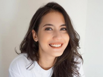 Dandan Ala 'Penjual Jamu', Pevita Pearce Jadi Sorotan