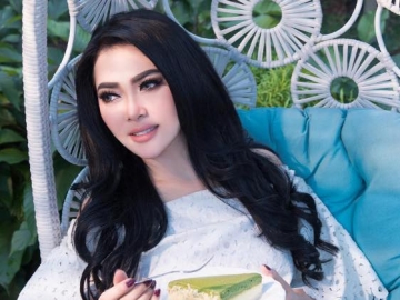 Syahrini Pakai Sepatu Unik Harga Rp 19 Jutaan, Netter Ngeri Lihat Bagian Haknya