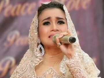Beredar Fotonya dengan Wajah Lebam, Nini Carlina Jadi Korban KDRT?