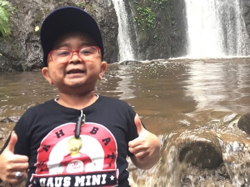 Daus Mini Berduaan dengan Wanita Berhijab Ini, Istri Baru?