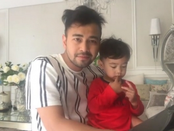 Sebar Foto Rafathar dengan Posisi Begini, Raffi Ahmad Tuai Cibiran