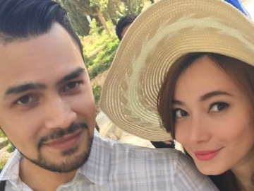 Berbagi Peluk dan Ciuman Mesra, 7 Kebersamaan Asmirandah & Jonas Rivanno Ini Buat Iri