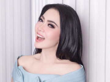 Syahrini Pakai Bantal Harga Rp 11 Jutaan, Netter: Faedahnya Apa?