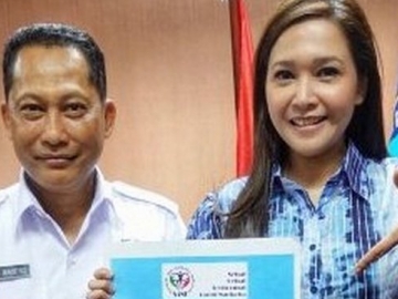Sambangi BNN, Maia Estianty Tetap Cantik Saat Fokus Perangi Narkoba