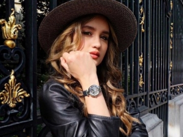 Tampil dengan Pakaian Seksi Ini, Cinta Laura Panen Pujian