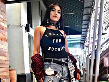 Pakai Bra di Luar Pakaian, Denada Buat Netter Syok Berat