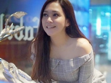 Foto di Depan Bis Yang Akan Melaju, Keselamatan Maia Estianty Terancam?