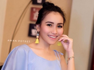 Ayu Ting Ting Pakai Sepatu Harga Belasan Juta, Netter Heboh Lihat Modelnya