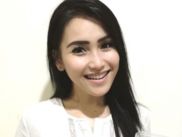 'Tercyduk' Intip Bagian Dalam Bajunya, Ayu Ting Ting Panen Cibiran