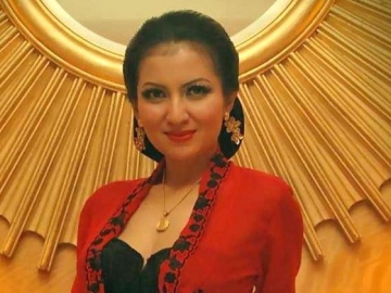 Five Vi Pamer Penampilan 'Super Hot' di Depan Umum, Netter: Norak