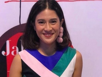 FOTO: Hadiri Jakarta Fashion Week, Penampilan Cantik Dian Sastro bak ABG