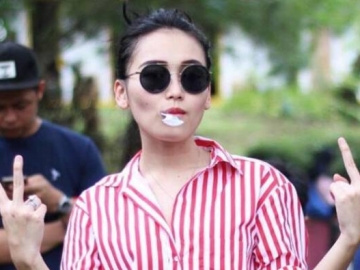 Ayu Ting Ting Dikabarkan Tolak Telepon dari Enji, Benarkah?