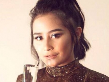 FOTO: Dibalut Mini Dress Berkilauan, Penampilan Prilly Latuconsina Ini Buat Susah Kedip