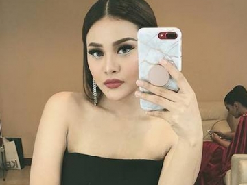 FOTO: Buka Warung Asix di Bali, Begini Potret Berbeda Aurel Hermansyah dalam Balutan Baju Adat