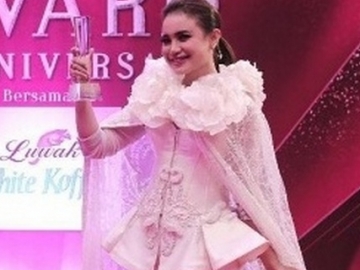 Menang Penghargaan Musisi Terfavorit 2017, Netter Puji Busana Rossa Paling Sopan 