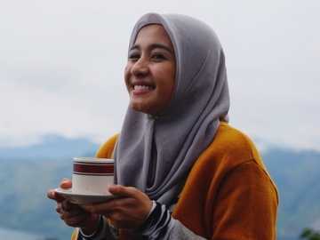 Usai Korea, Intip 7 Potret Seru Liburan Laudya Cynthia Bella ke Danau Toba Ini