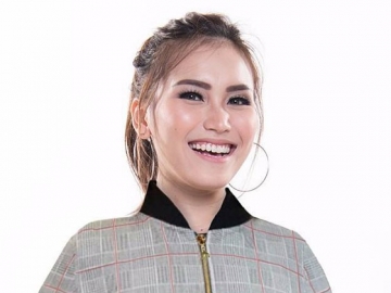 Pakai Tas Harga Ratusan Juta, Ayu Ting Ting Bikin Netter Syok Berat