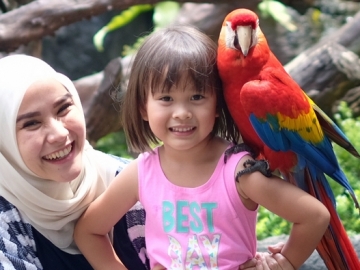 Sederet Momen Manis Kebersamaan Zaskia Adya Mecca Bareng Keluarga Liburan ke Batu, Malang