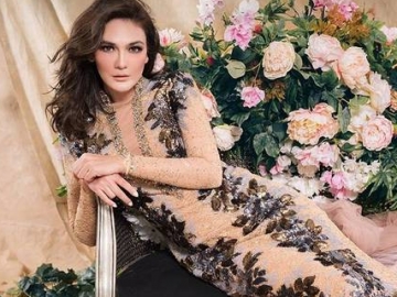 FOTO: Pemotretan Terbaru Luna Maya Bareng Sederet Artis Pakai Busana Mewah