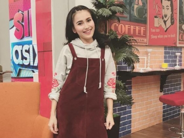 Dijual Murah, Bisnis Pakaian Ayu Ting Ting Pindah Lapak ke Pasar Tradisional? 