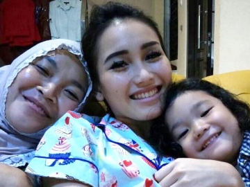 Ucapkan Salam Seperti Ini, Ibu Ayu Ting Ting Diprotes Karena Dianggap 'Jorok'? 